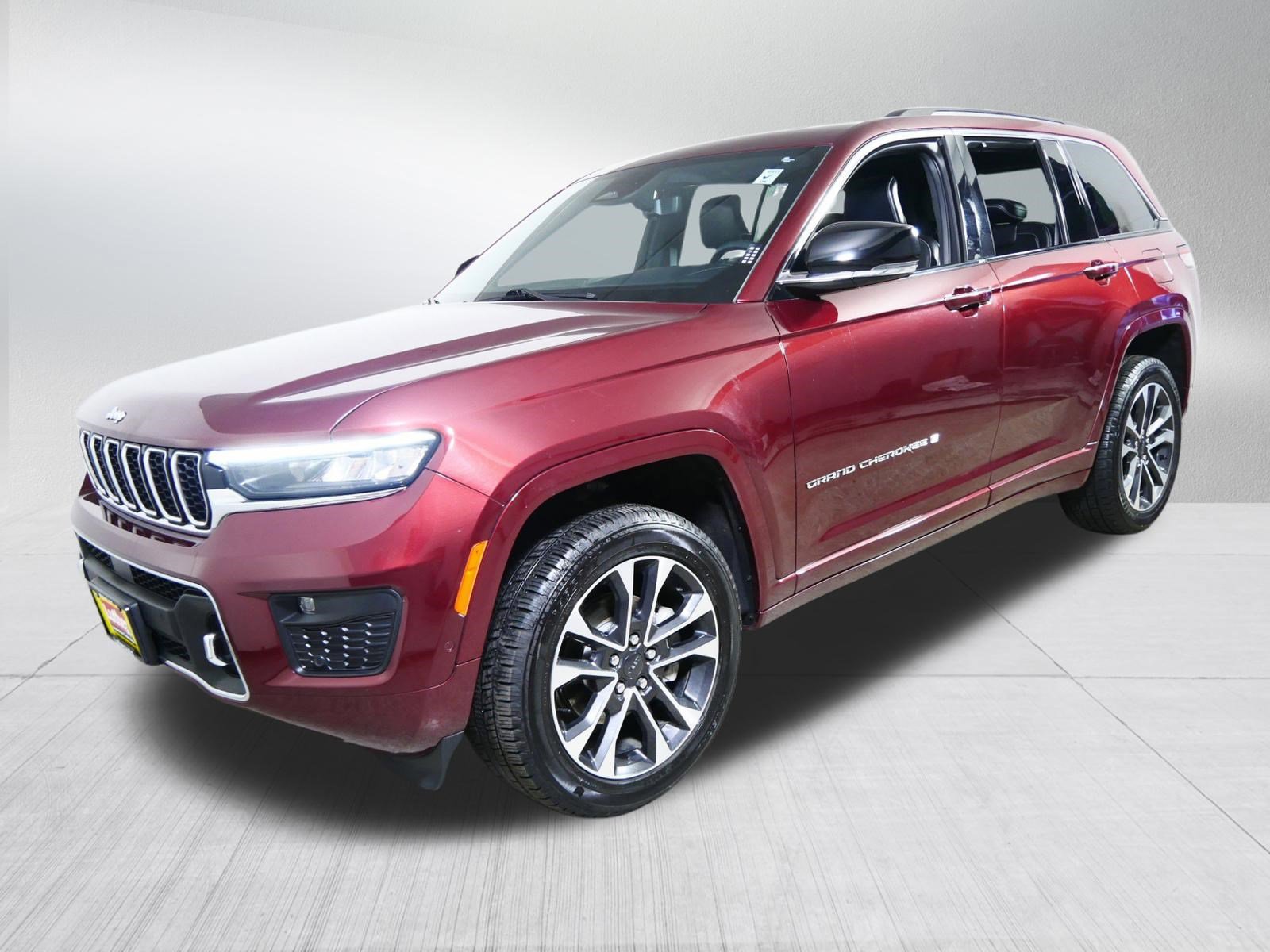 Used 2022 Jeep Grand Cherokee Overland w/ Luxury Tech Group IV image 3