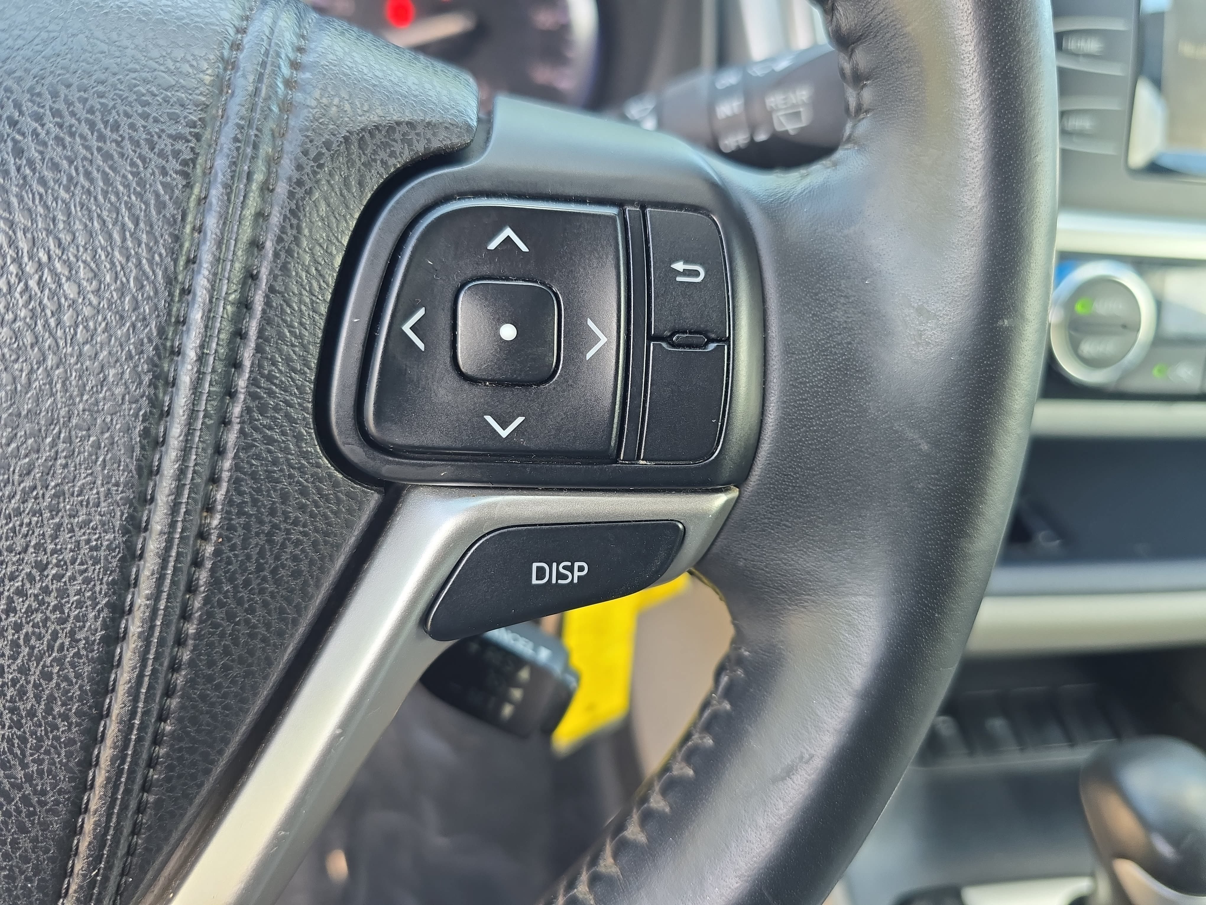 Used 2015 Toyota Highlander Plus FWD image 19