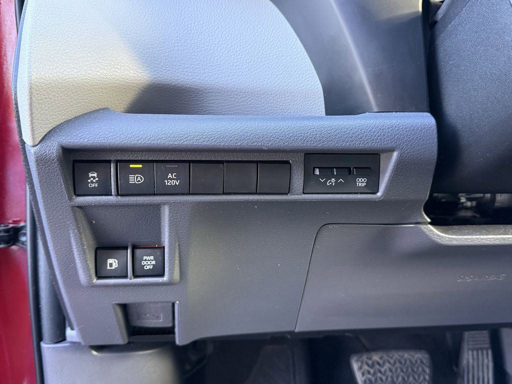 Used 2021 Toyota Sienna Limited FWD image 21