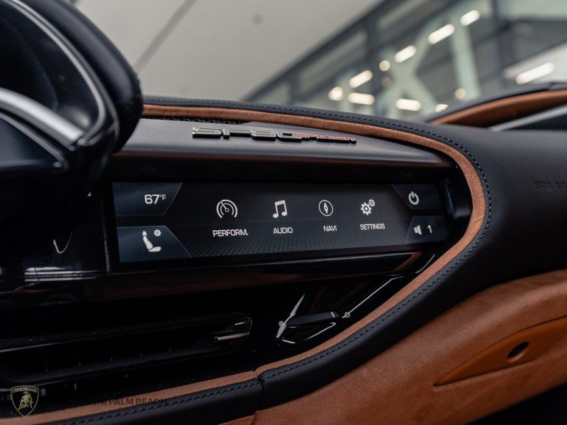 Used 2022 Ferrari SF90 Spider image 17