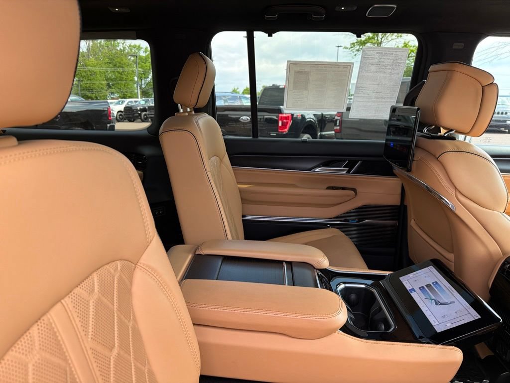 Certified 2025 Jeep Grand Wagoneer L Series III w/ Rear Seat Video Group 1 AWD/4WD image 10