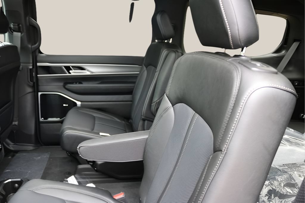New 2026 Jeep Grand Wagoneer Limited AWD/4WD image 15