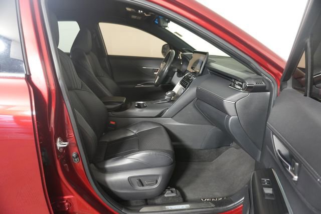 Used 2021 Toyota Venza Limited w/ Carpet Mat Package (TMS) image 30