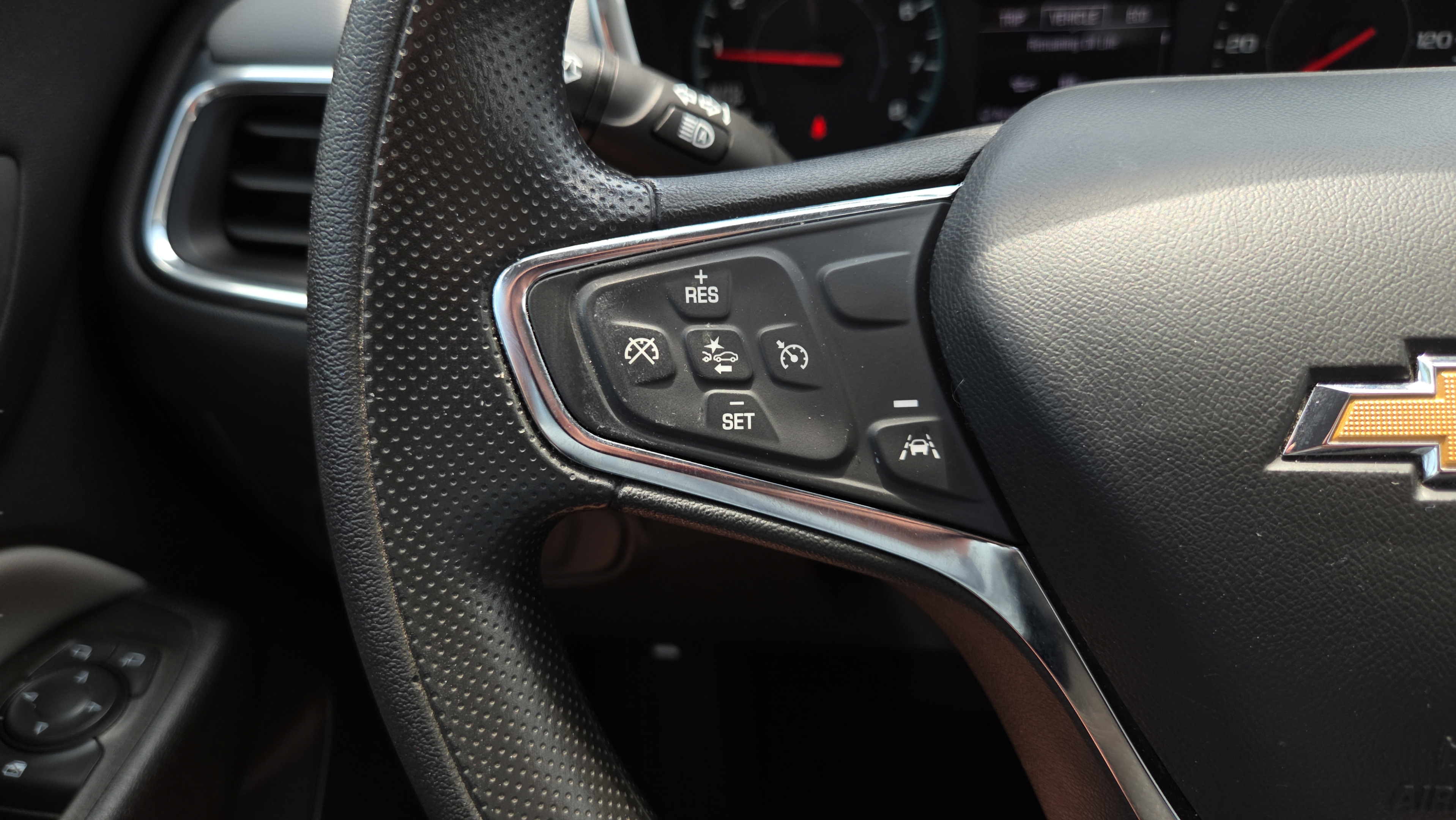 Used 2023 Chevrolet Equinox LS w/ Sport Edition FWD image 26