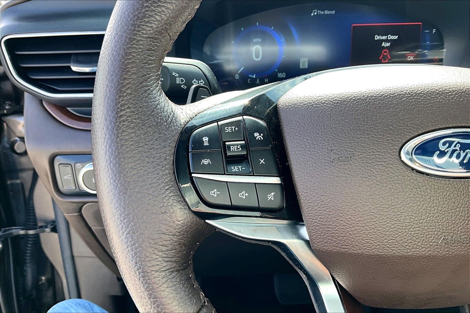 Used 2021 Ford Explorer King Ranch w/ Premium Technology Package image 11