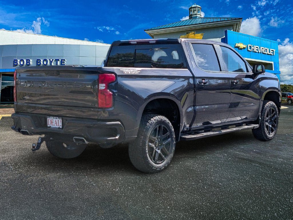 Used 2024 Chevrolet Silverado 1500 LT Trail Boss w/ Convenience Package II AWD/4WD image 3
