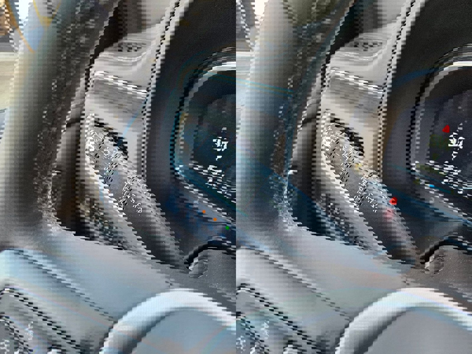 Used 2022 GMC Yukon XL SLT w/ SLT Premium Package image 14