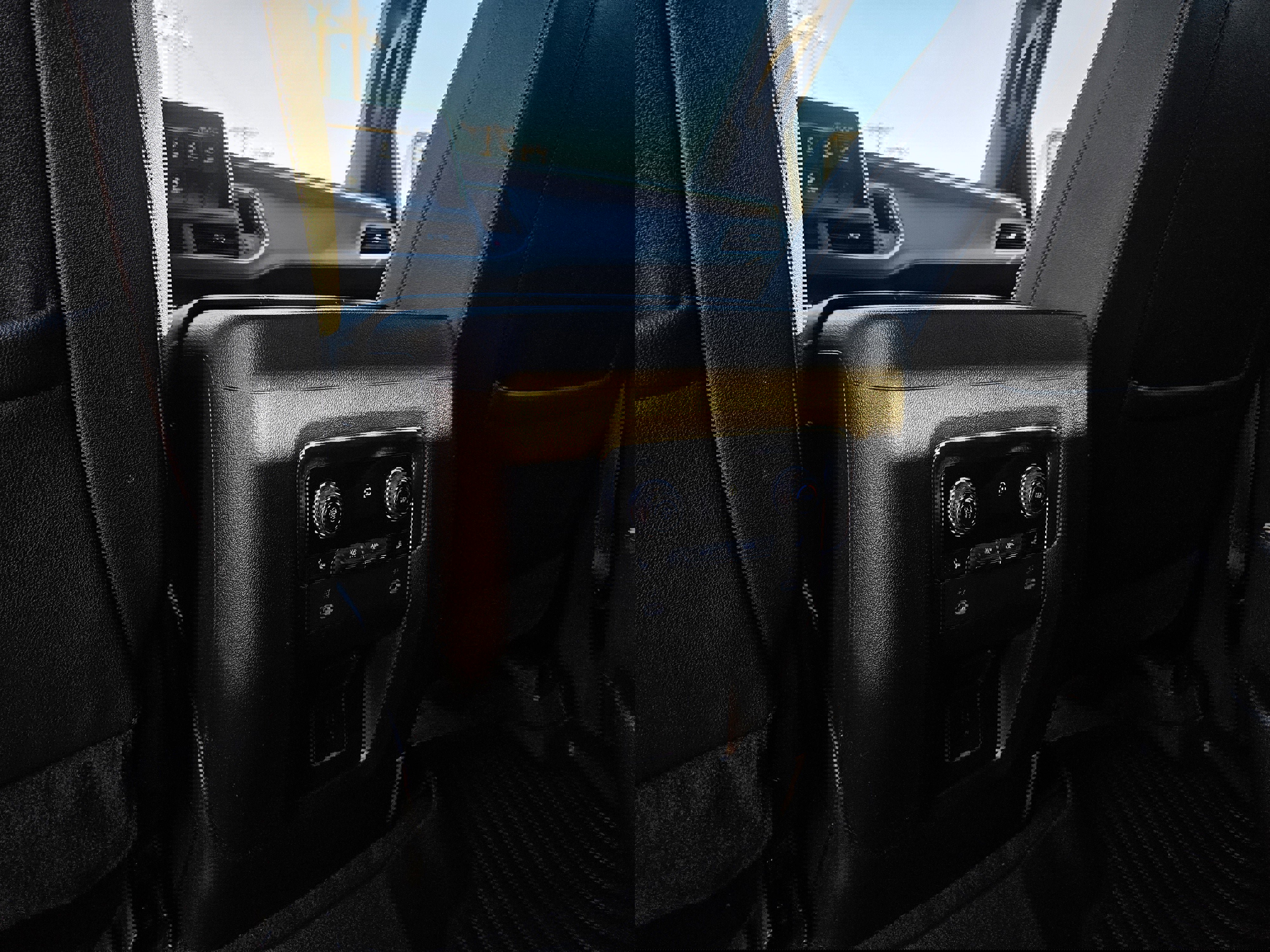 Used 2023 Chevrolet Suburban Premier image 28