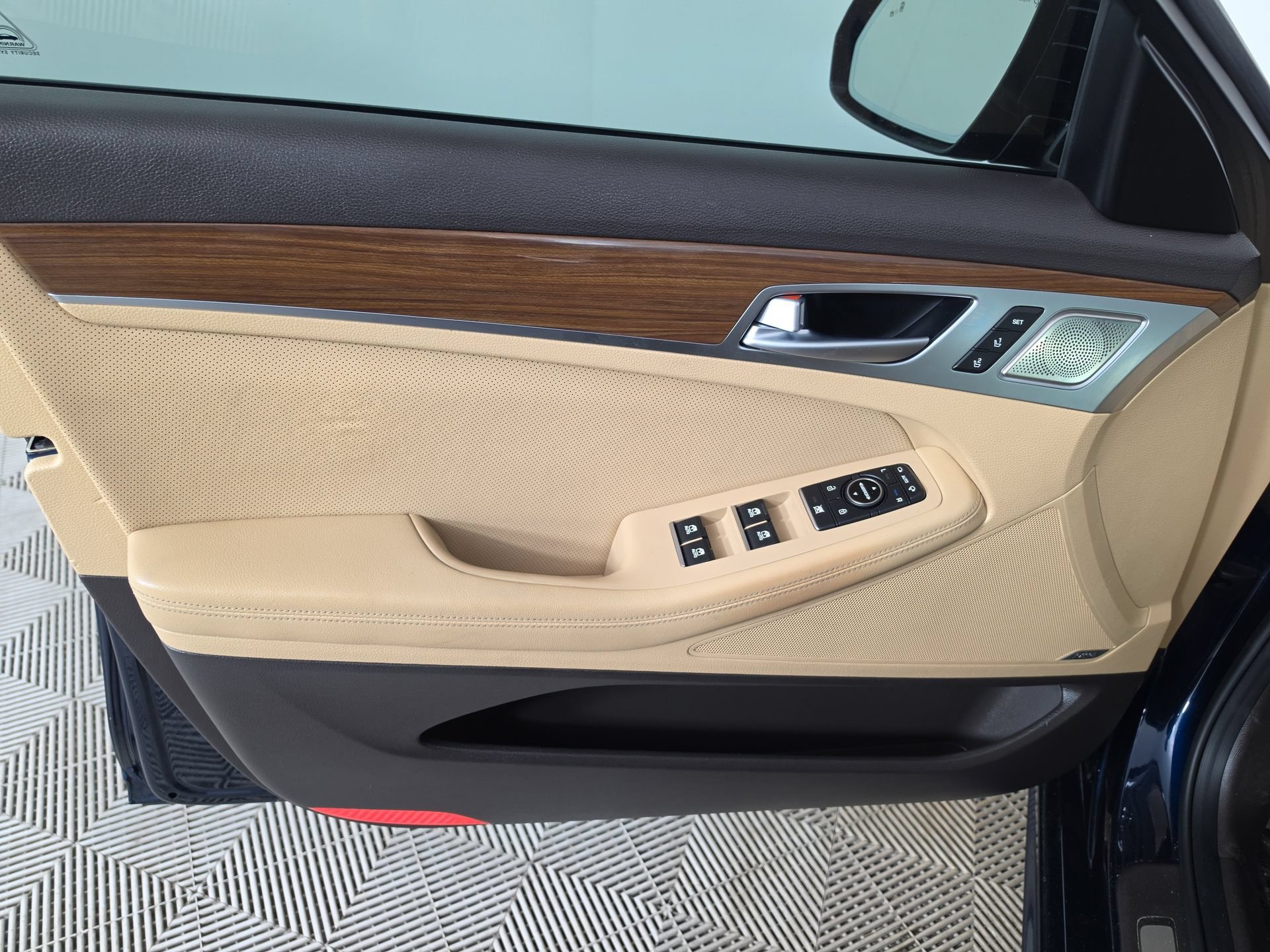 Used 2019 Genesis G80 3.8 image 16