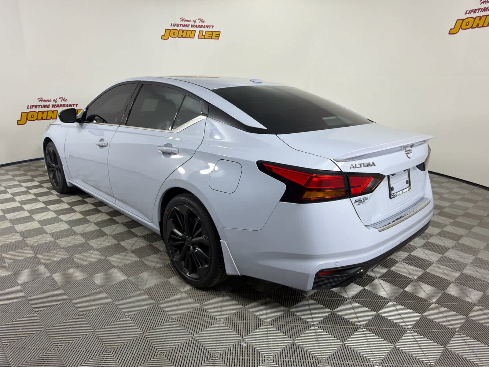 Used 2023 Nissan Altima 2.5 SR FWD image 3