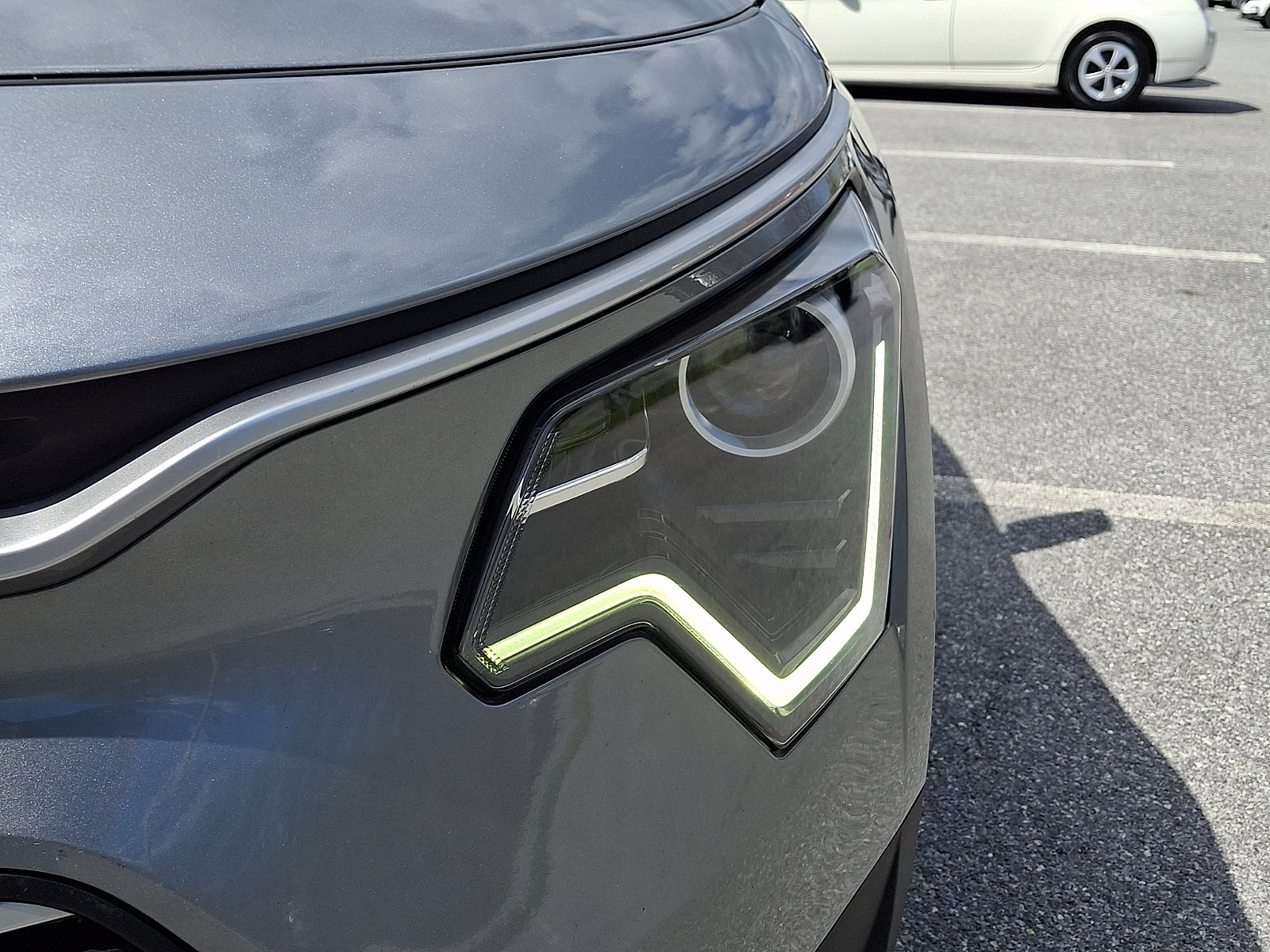 Used 2024 Kia Niro EX image 9