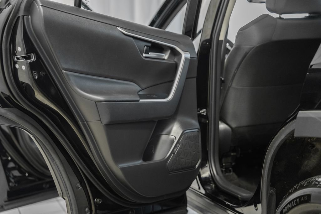 Used 2025 Toyota RAV4 XLE image 32