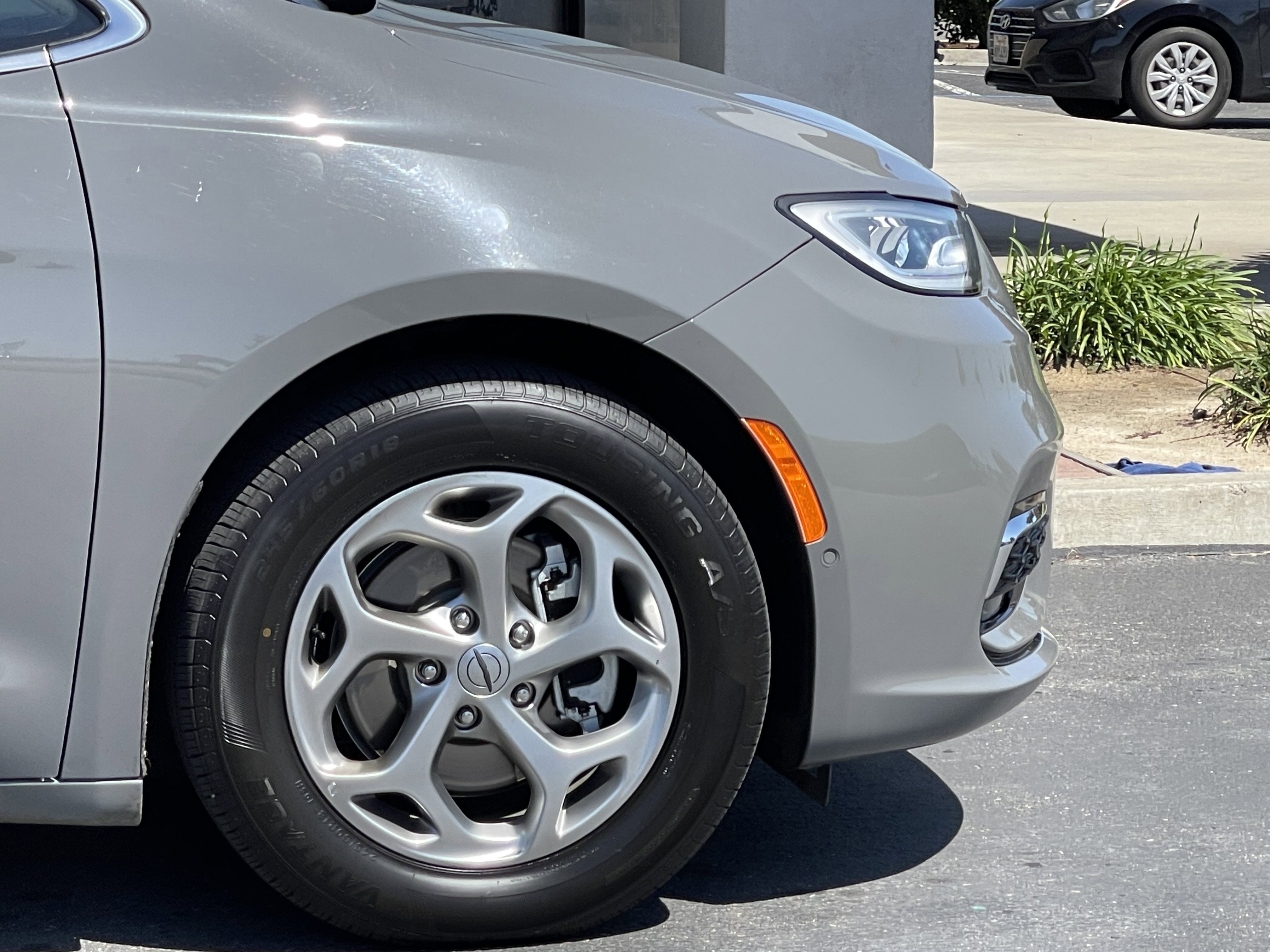 Used 2022 Chrysler Pacifica Limited FWD image 10