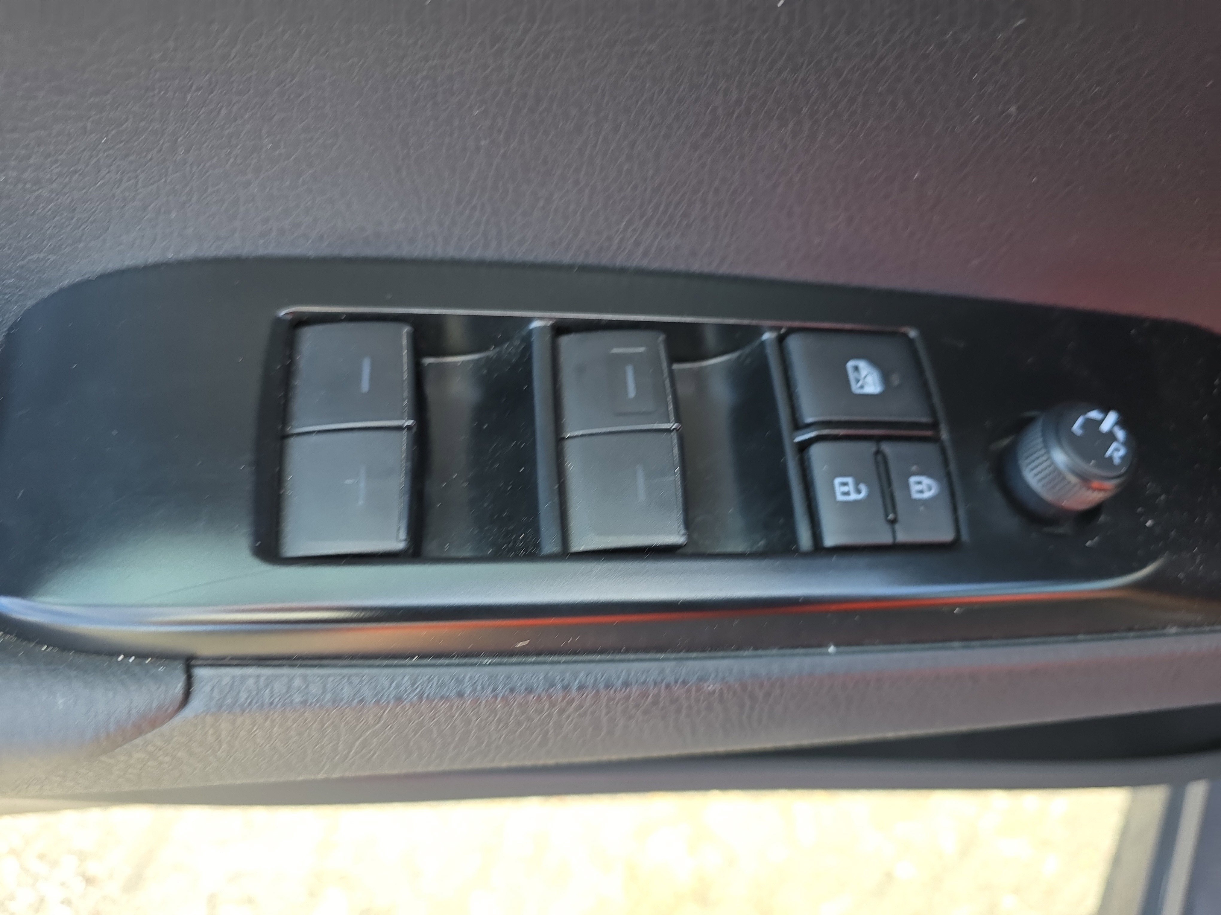 Used 2025 Toyota Camry SE FWD image 15