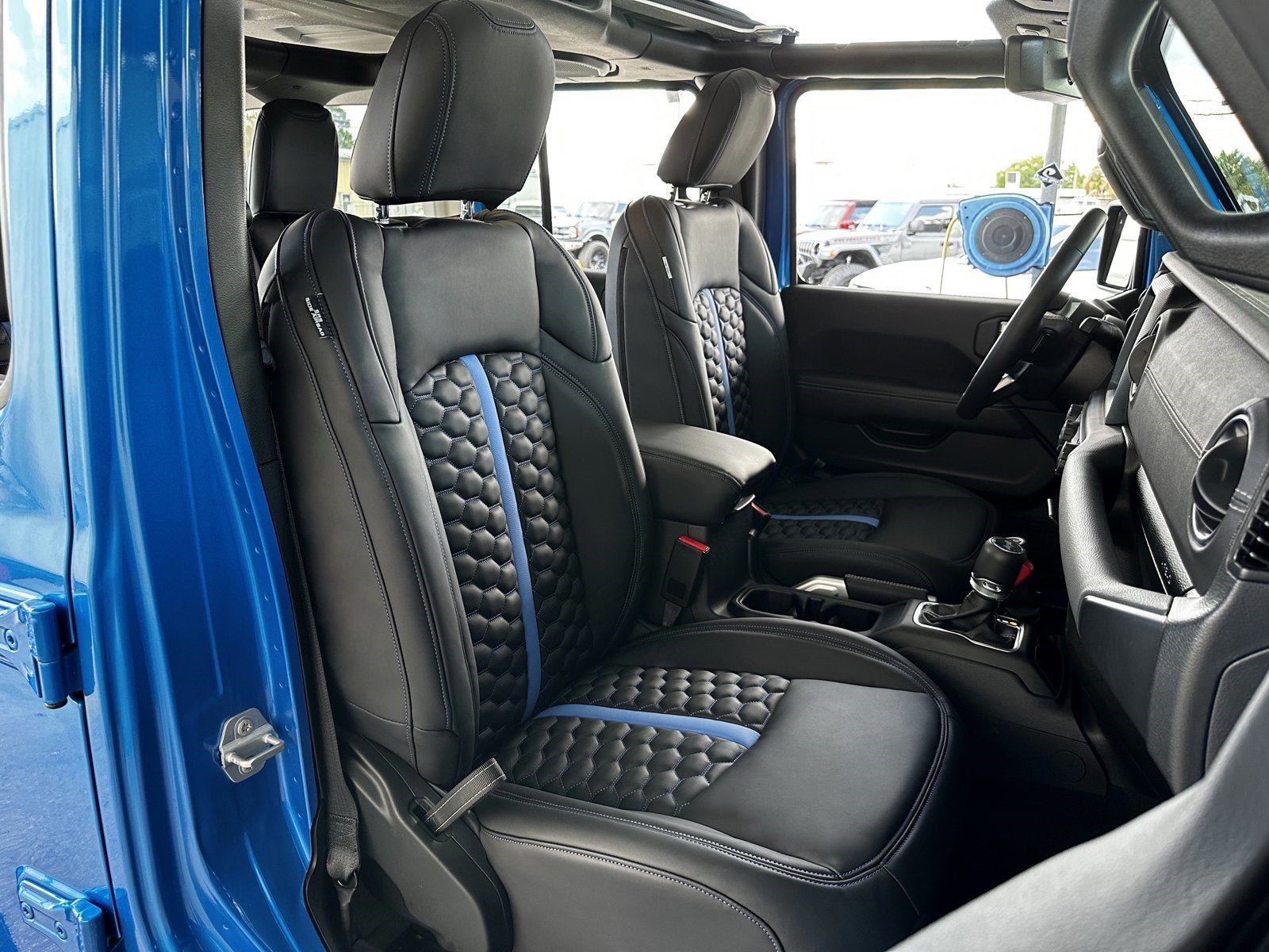 Used 2022 Jeep Wrangler Unlimited Sahara w/ LED Lighting Group AWD/4WD image 30