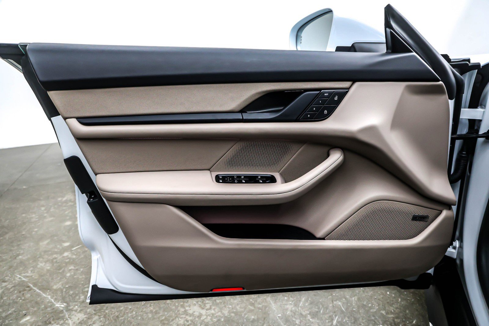 Used 2023 Porsche Taycan 4 Cross Turismo image 22