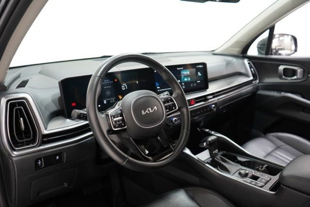 Used 2024 Kia Sorento S image 17