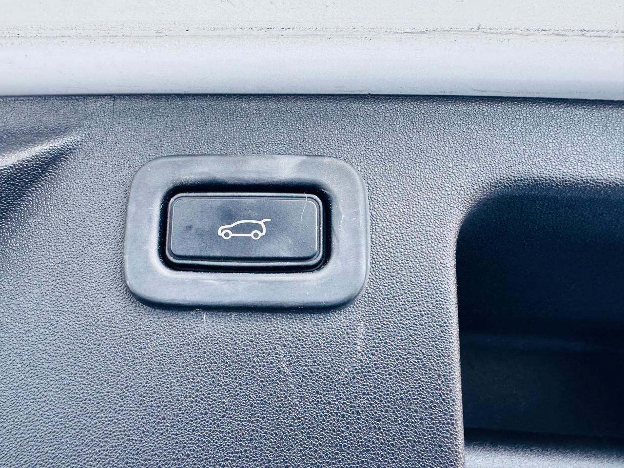 Used 2022 Land Rover Discovery Sport S image 24