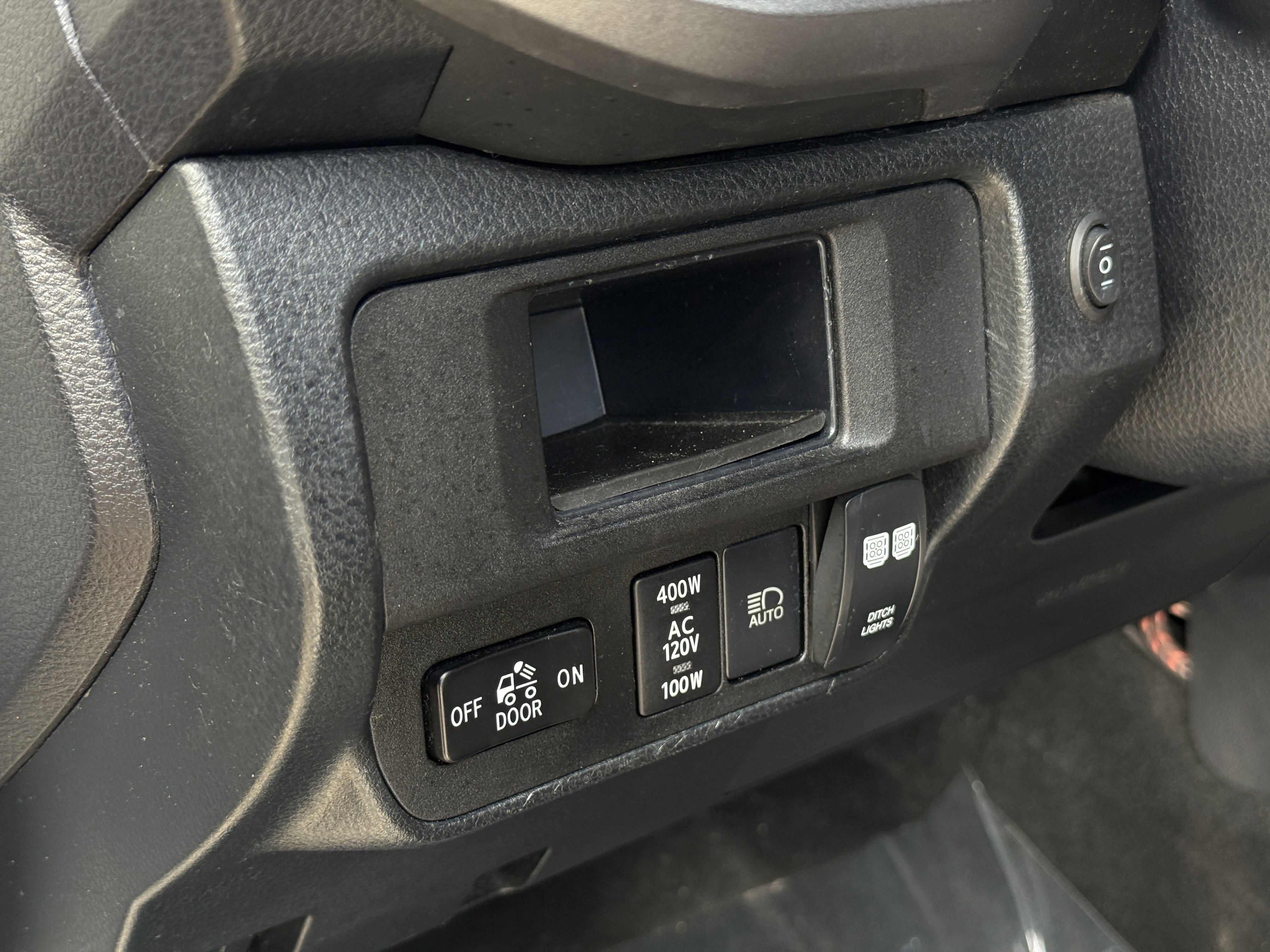 Used 2019 Toyota Tacoma TRD Off-Road w/ Technology Package AWD/4WD image 32