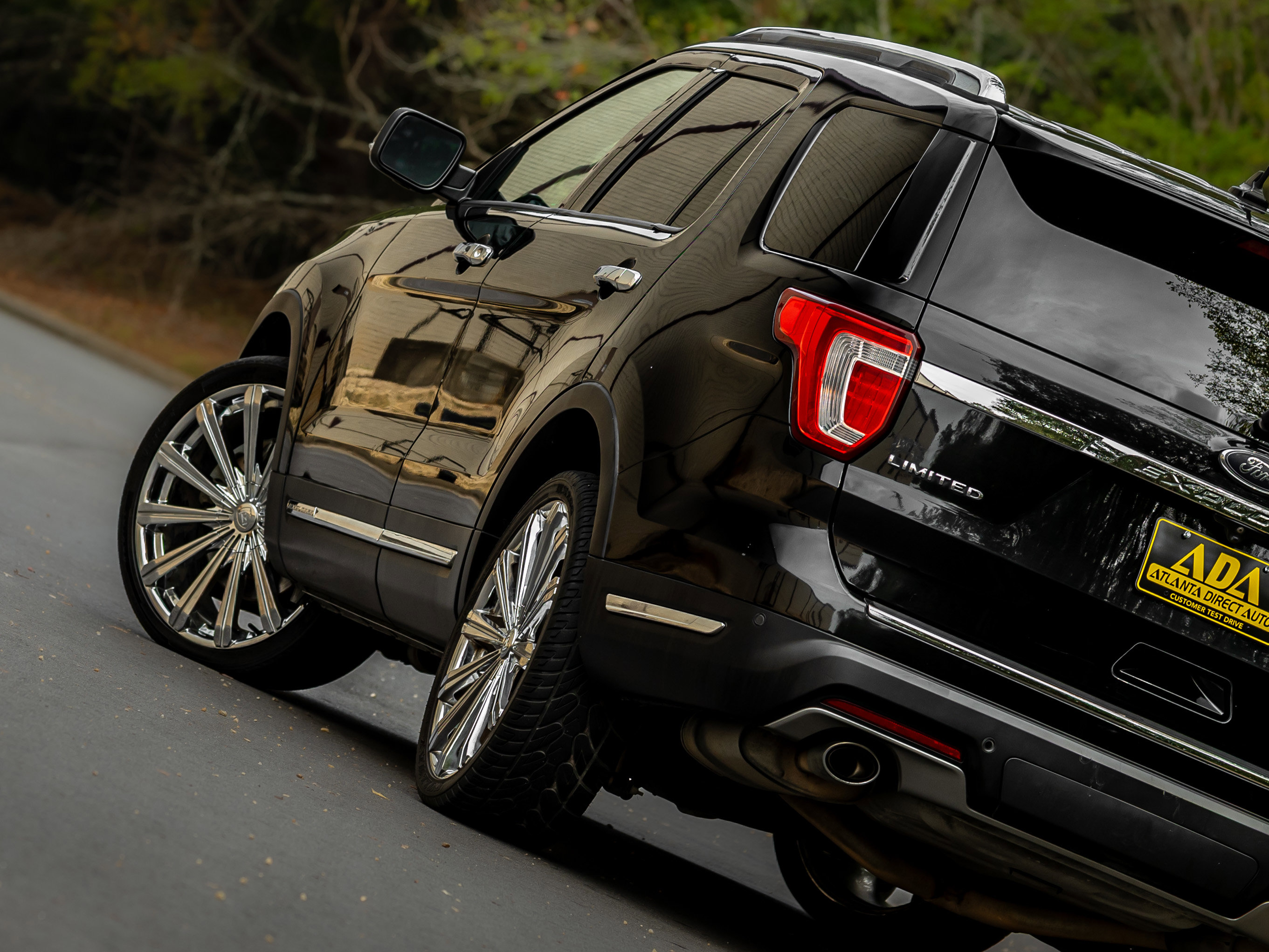 Used 2019 Ford Explorer Limited w/ Class III Trailer Tow Package image 25