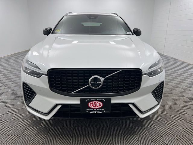 Used 2025 Volvo XC60 T8 Plus w/ Protection Package Premier AWD/4WD image 3