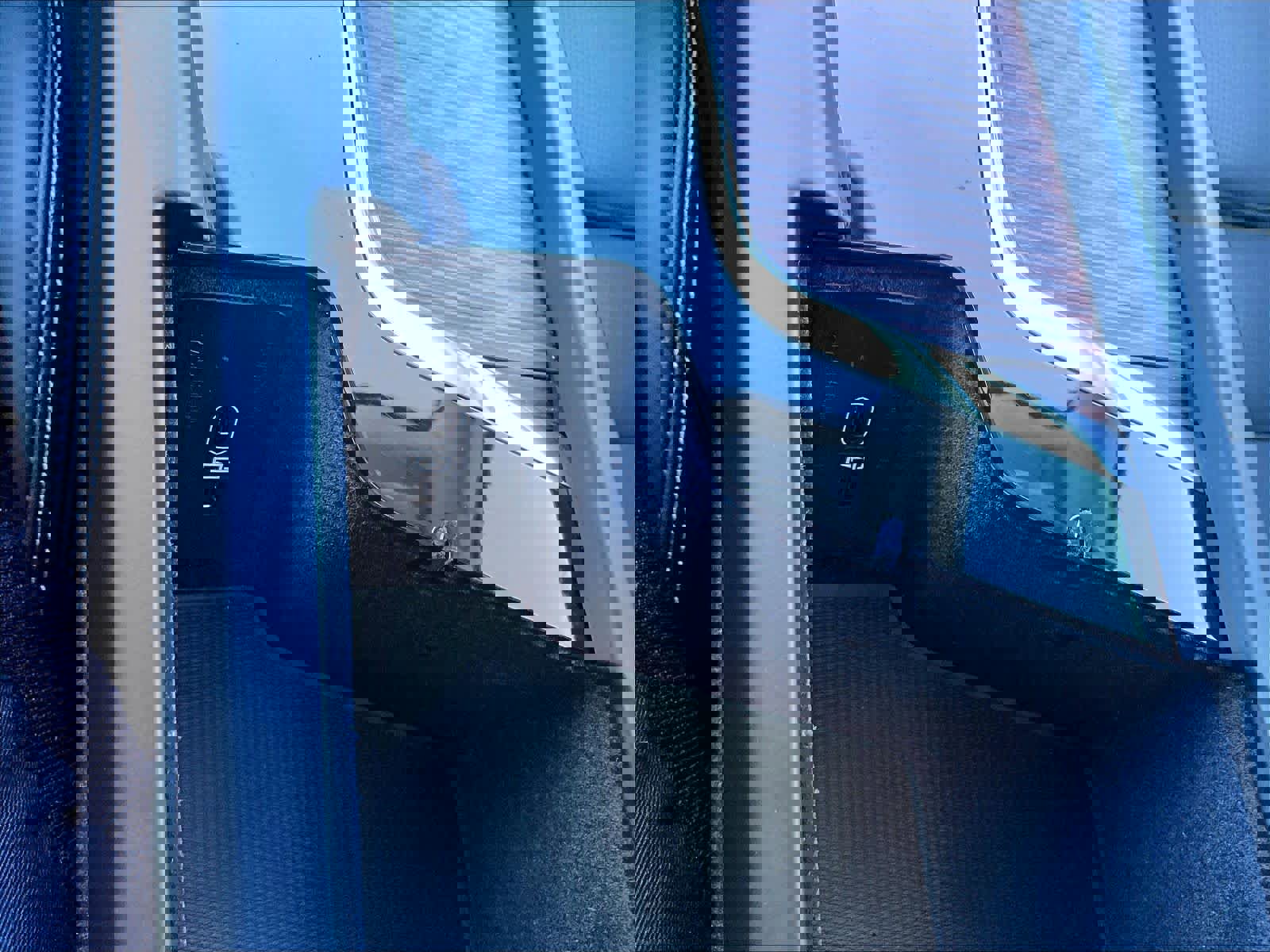 Used 2023 Volvo XC60 T8 Ultimate image 36