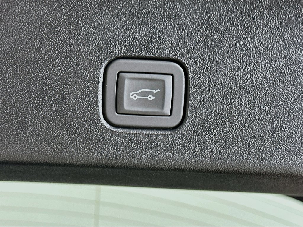 New 2026 Cadillac Optiq V w/ LPO, Floor Liner Package AWD/4WD image 34