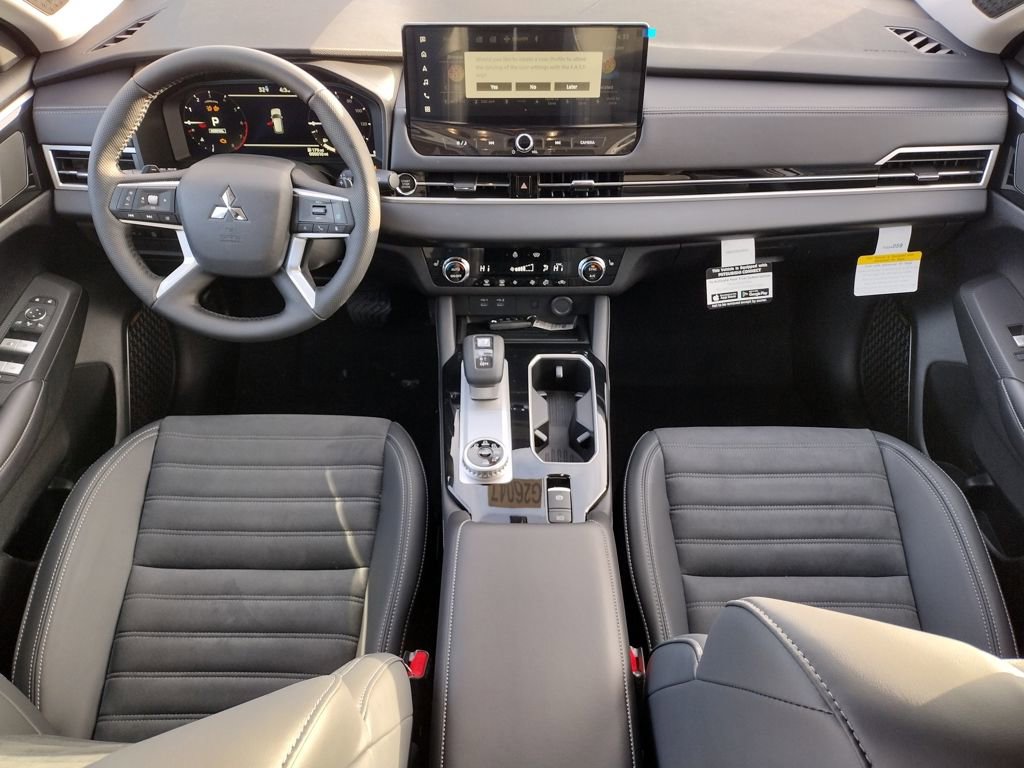 New 2026 Mitsubishi Outlander SE image 2