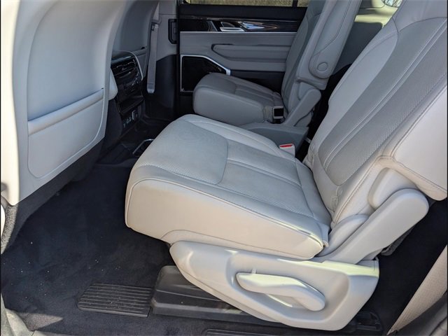 Used 2022 Jeep Wagoneer Series III w/ Premium Group I image 10