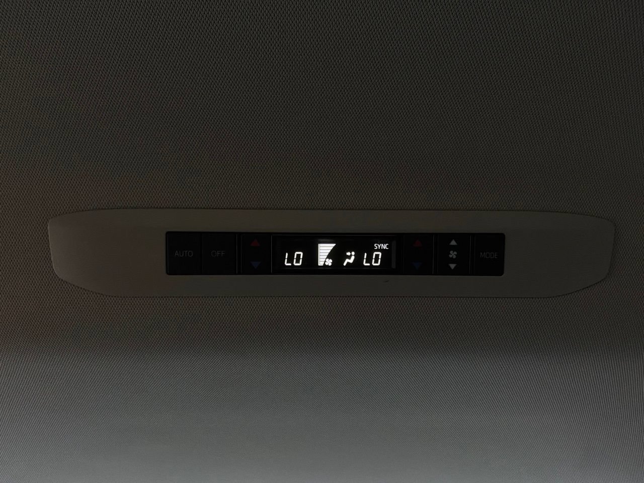 Used 2026 Toyota Sienna XLE FWD image 17