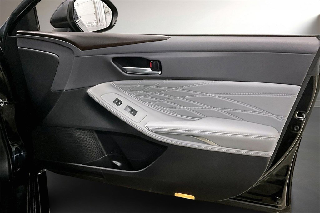 Used 2020 Toyota Avalon Limited image 27