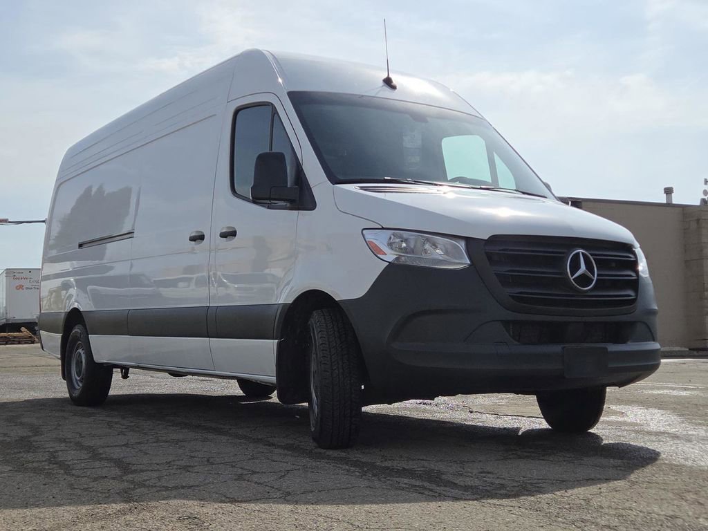 Used 2024 Mercedes-Benz Sprinter 2500 w/ Acoustic Package image 9