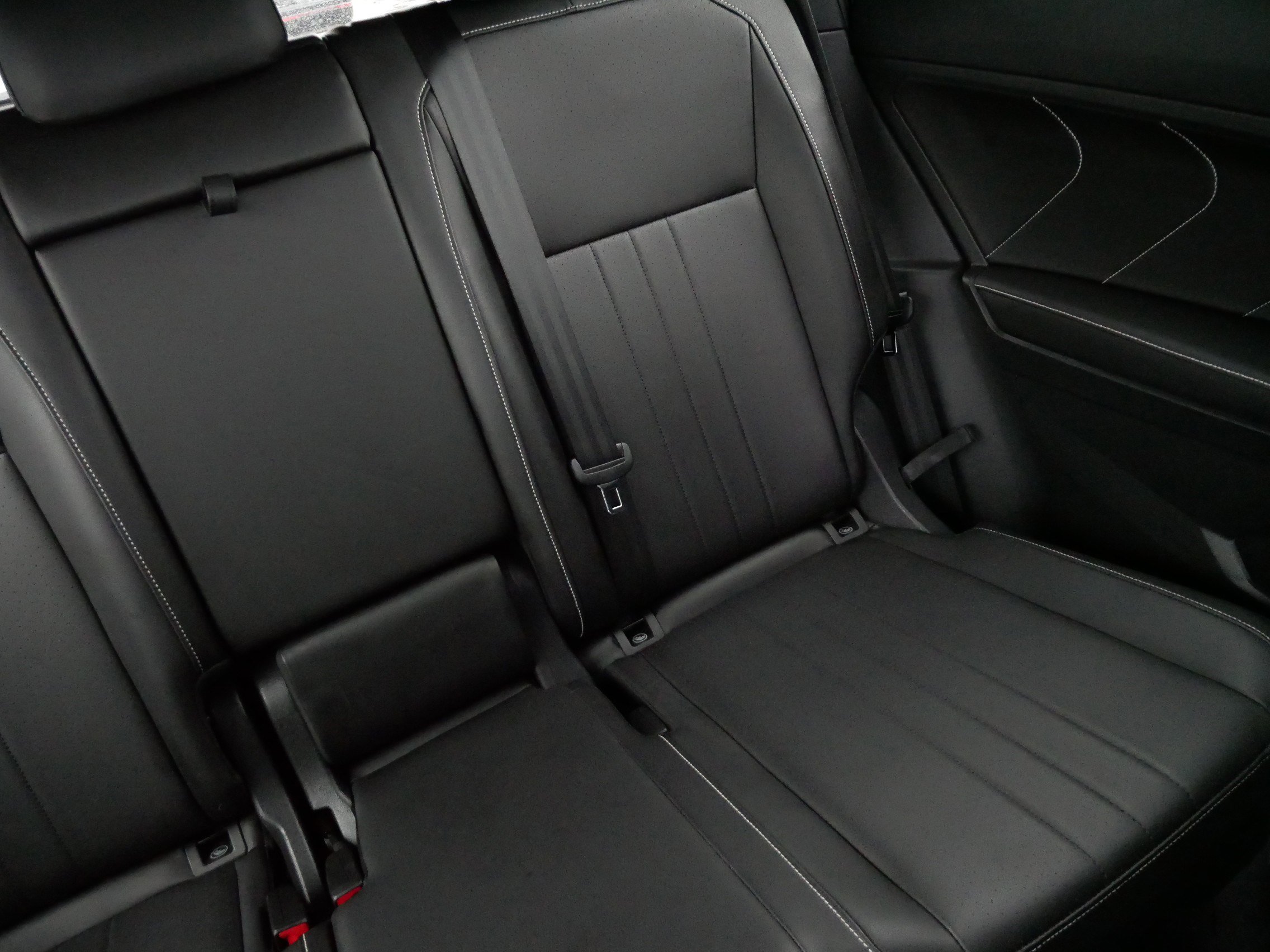 Certified 2023 Volkswagen Tiguan SE R-Line image 14