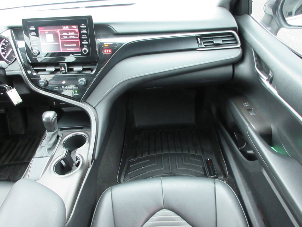 Used 2021 Toyota Camry SE image 16