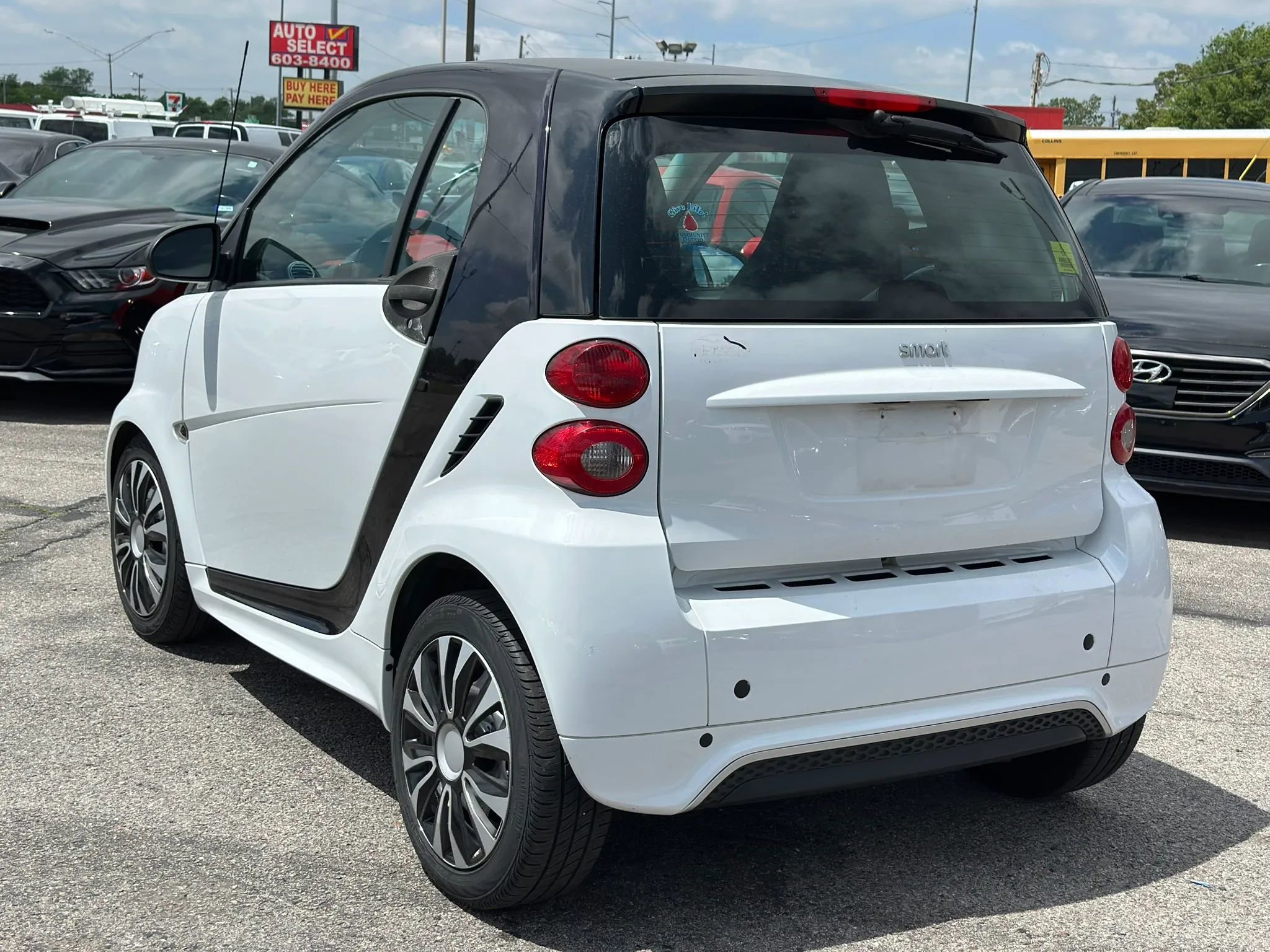 Used 2015 smart fortwo pure RWD image 8