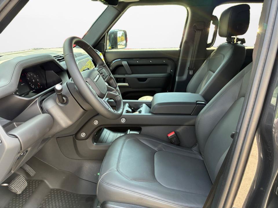 New 2026 Land Rover Defender 110 X-Dynamic SE AWD/4WD image 9