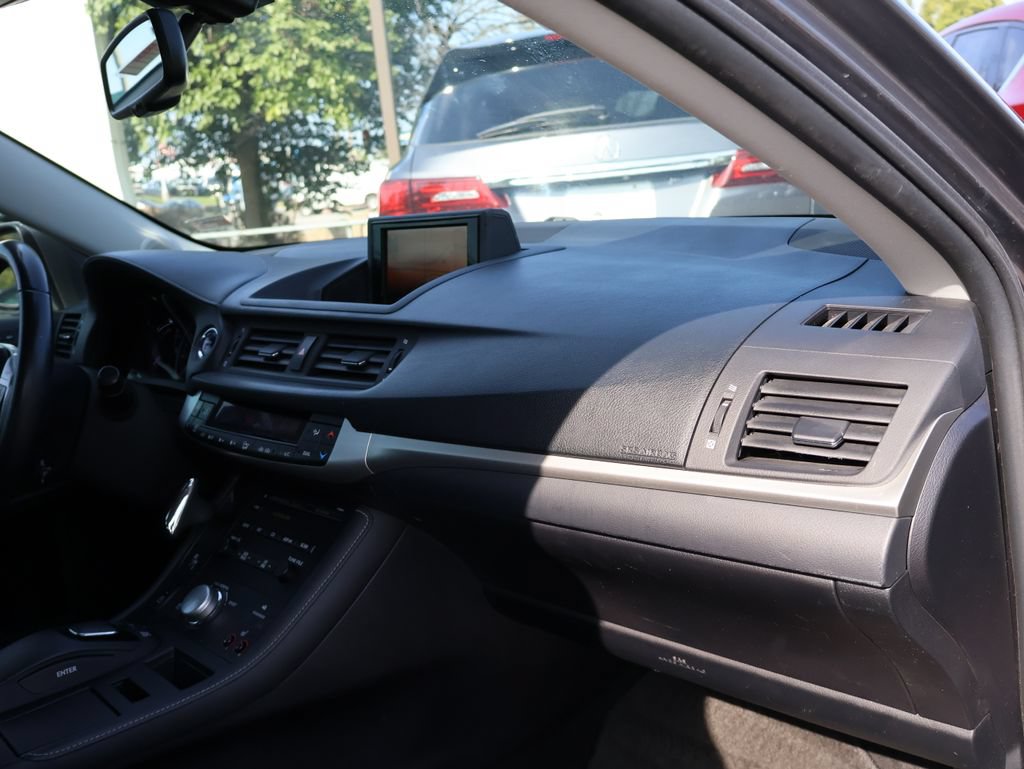Used 2012 Lexus CT 200h Premium w/ Leather Pkg FWD image 9
