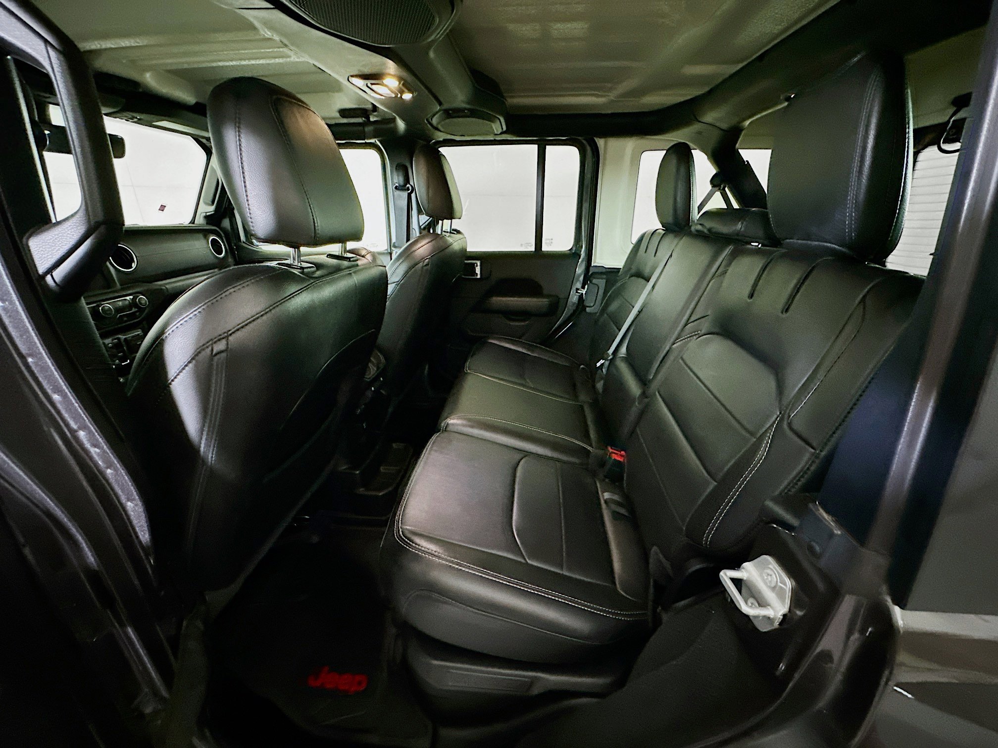 Used 2022 Jeep Wrangler Sahara image 28