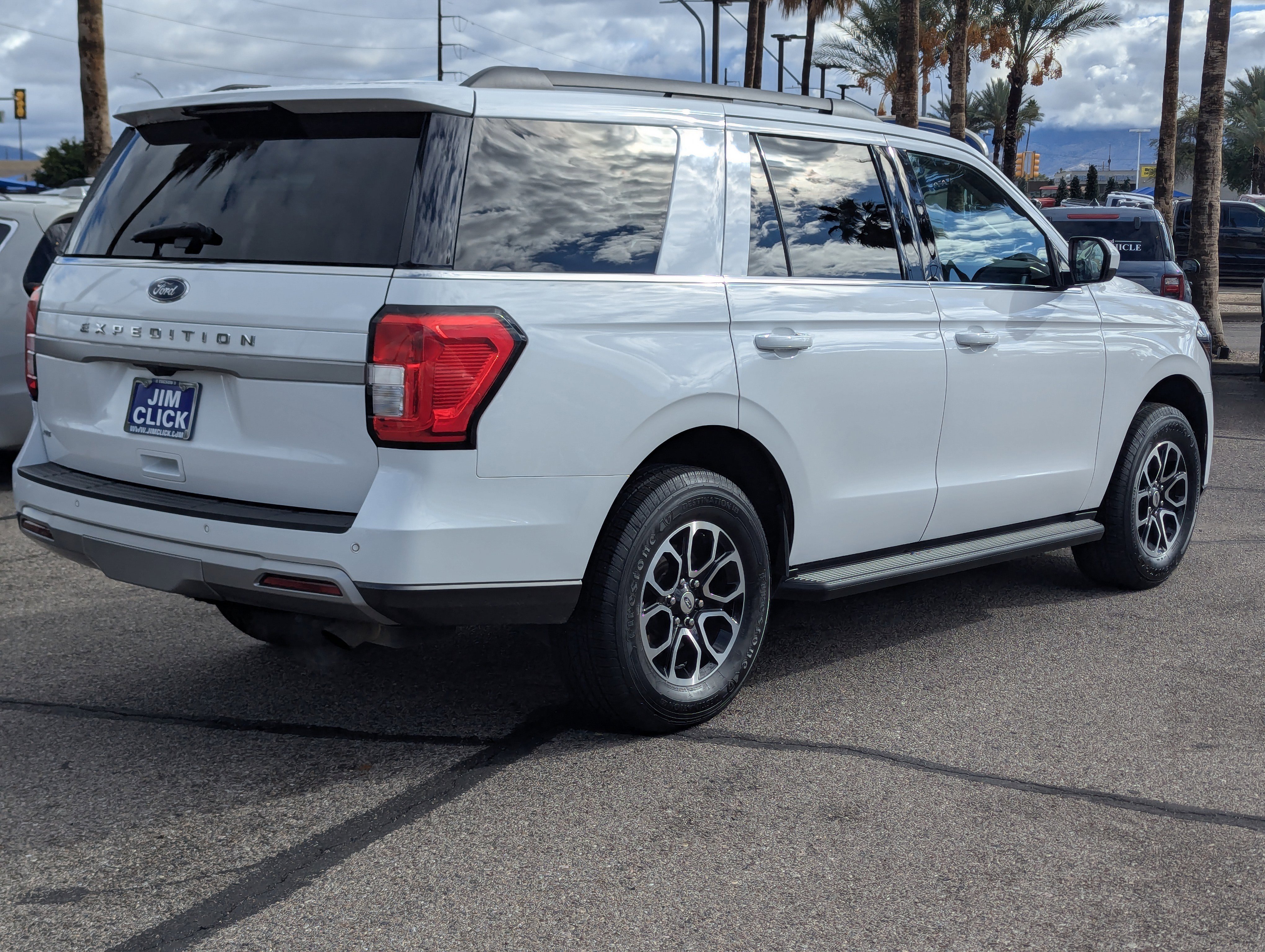 Used 2024 Ford Expedition XLT image 2