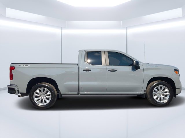 Used 2025 Chevrolet Silverado 1500 Custom image 2