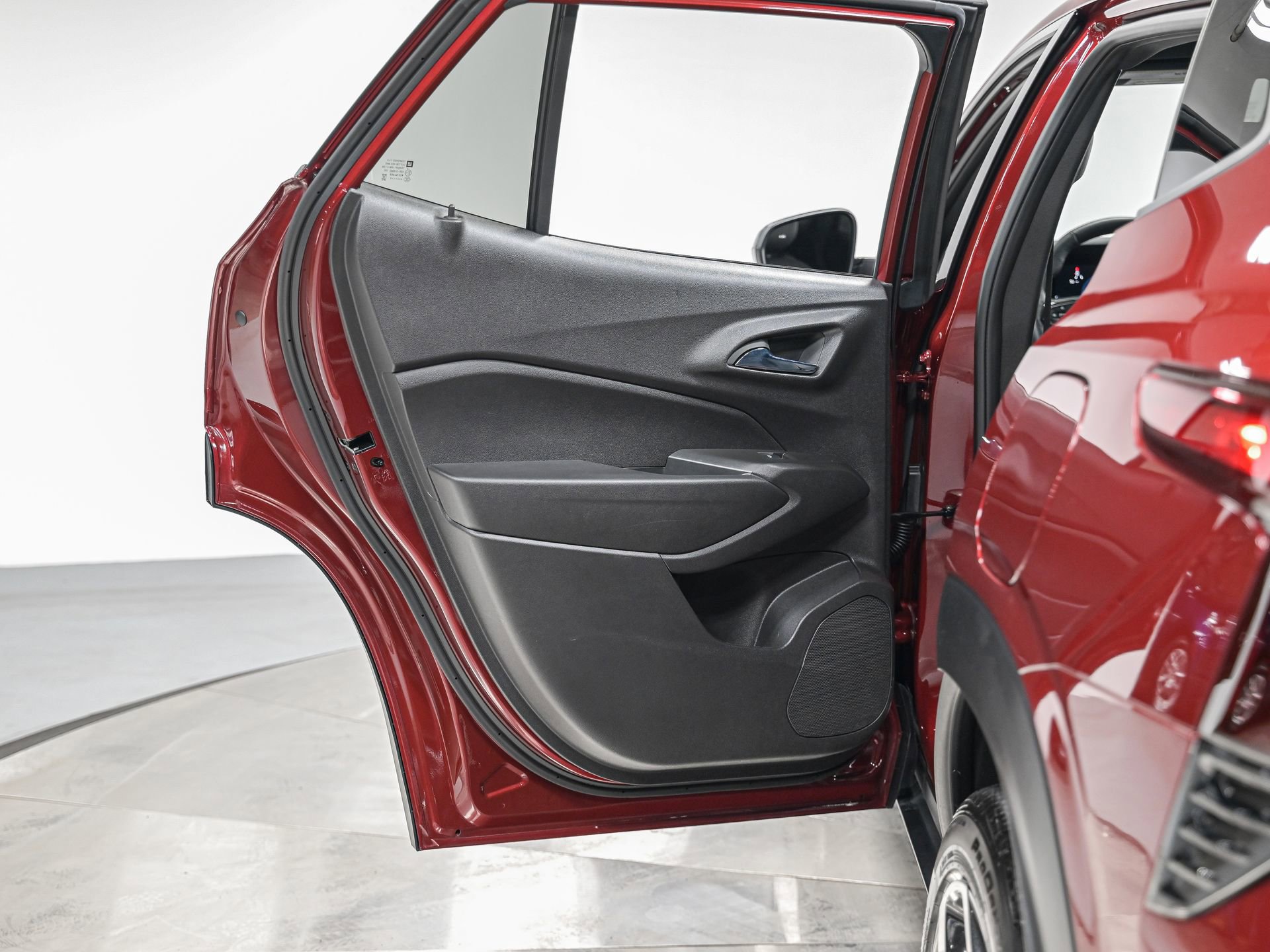 Used 2025 Chevrolet Trax RS w/ Driver Confidence Package image 24