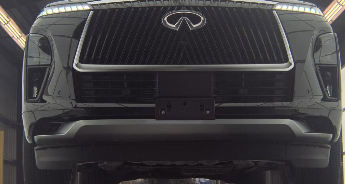 Certified 2025 INFINITI QX80 Luxe image 2