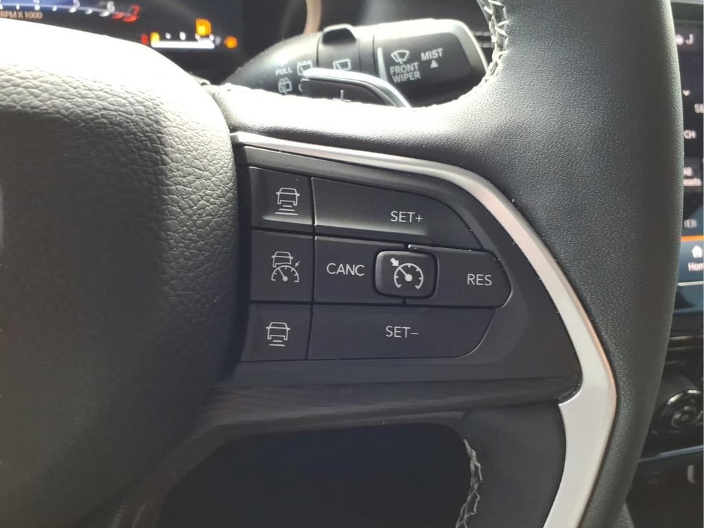 Used 2024 Jeep Grand Cherokee Altitude AWD/4WD image 28