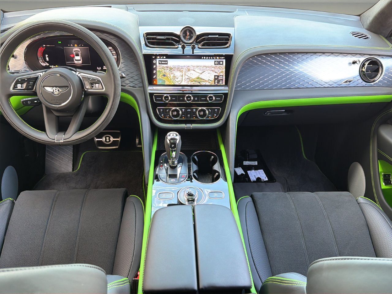 Used 2025 Bentley Bentayga AWD/4WD image 4