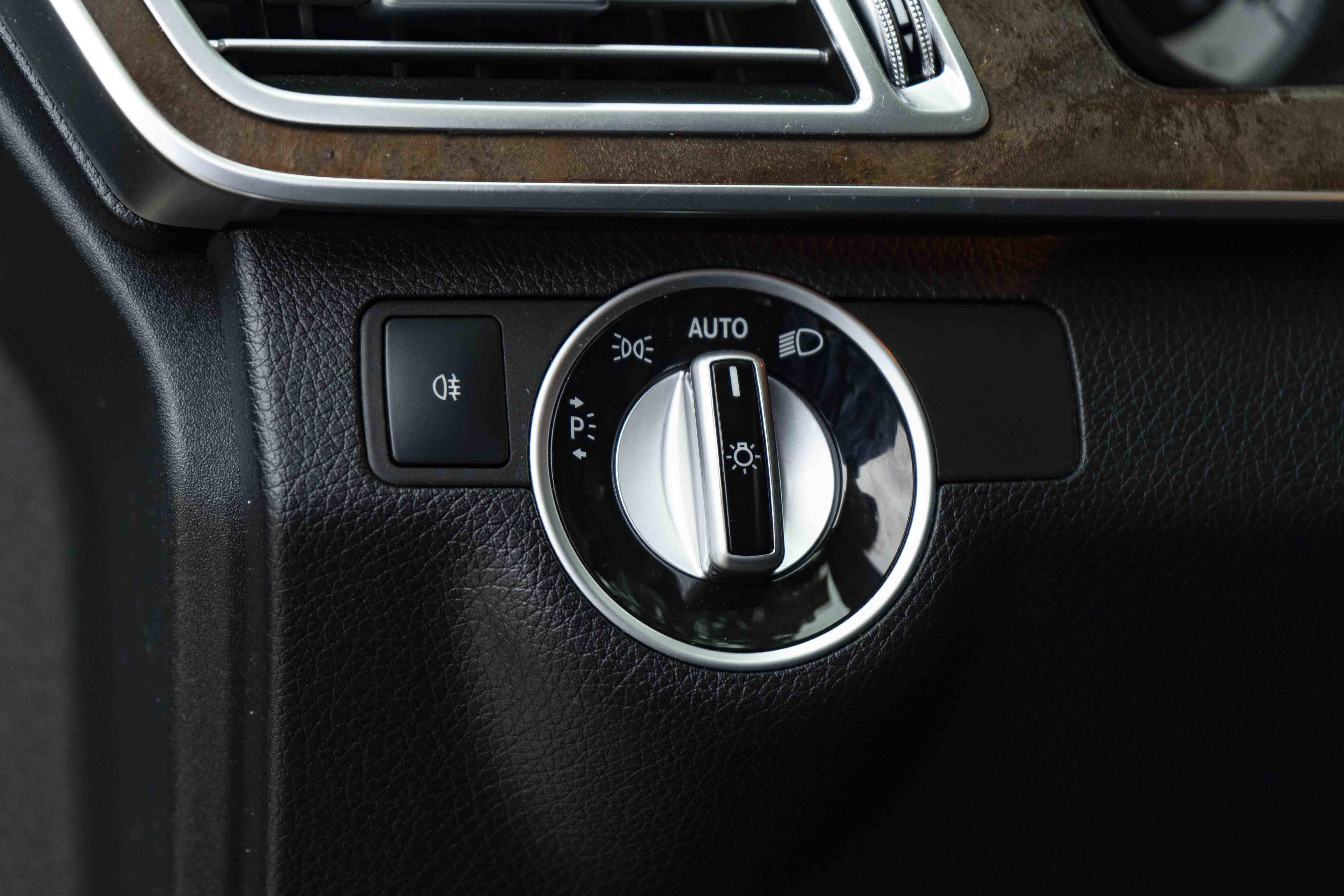 Used 2015 Mercedes-Benz E 350 4MATIC Sedan image 40