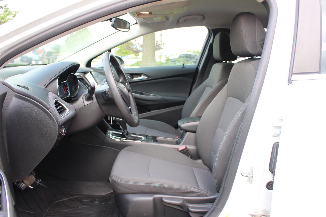 Used 2018 Chevrolet Cruze LT FWD image 14