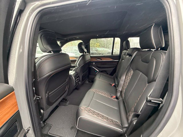 New 2027 Jeep Grand Cherokee Summit AWD/4WD image 13