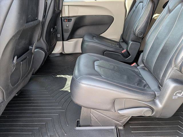 Used 2020 Chrysler Pacifica Touring-L Plus image 19