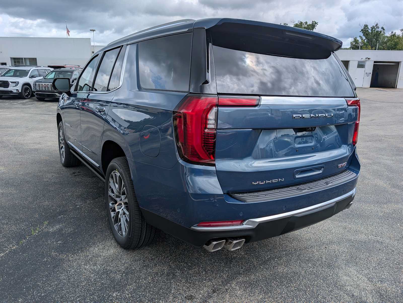 New 2026 GMC Yukon Denali w/ Denali Reserve Package AWD/4WD image 10