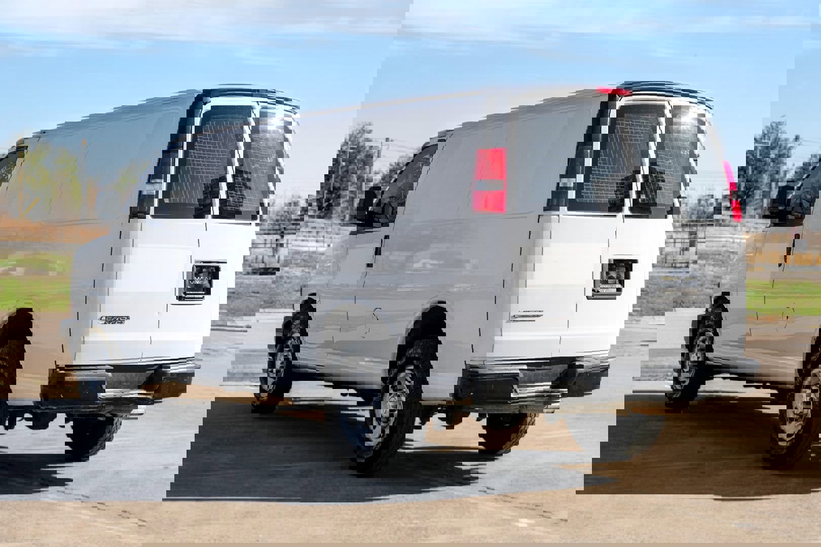 Used 2019 Chevrolet Express 2500 w/ Driver Convenience Package image 11